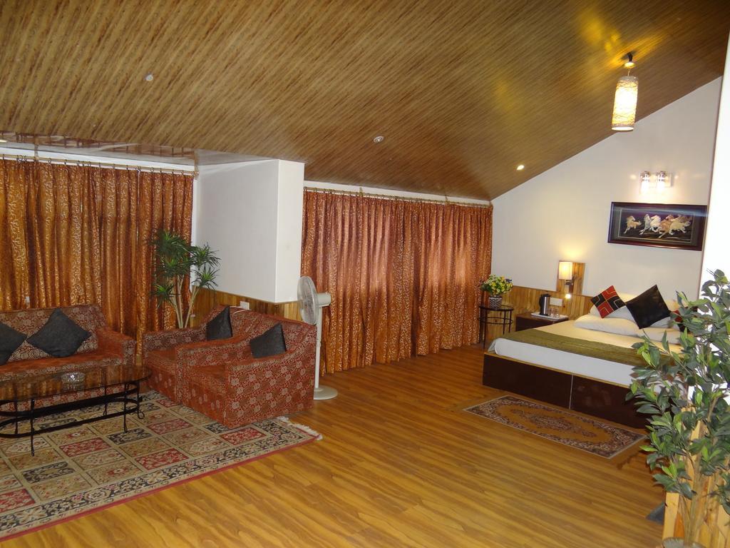 Hotel Natraj Manali Дармсала Номер фото